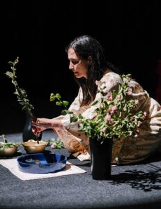 E AS FLORES? | JOANA GAMA